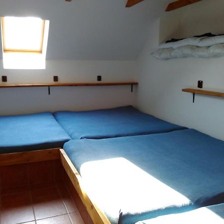 Apartman Na Farme U Koni Milesov Buitenkant foto