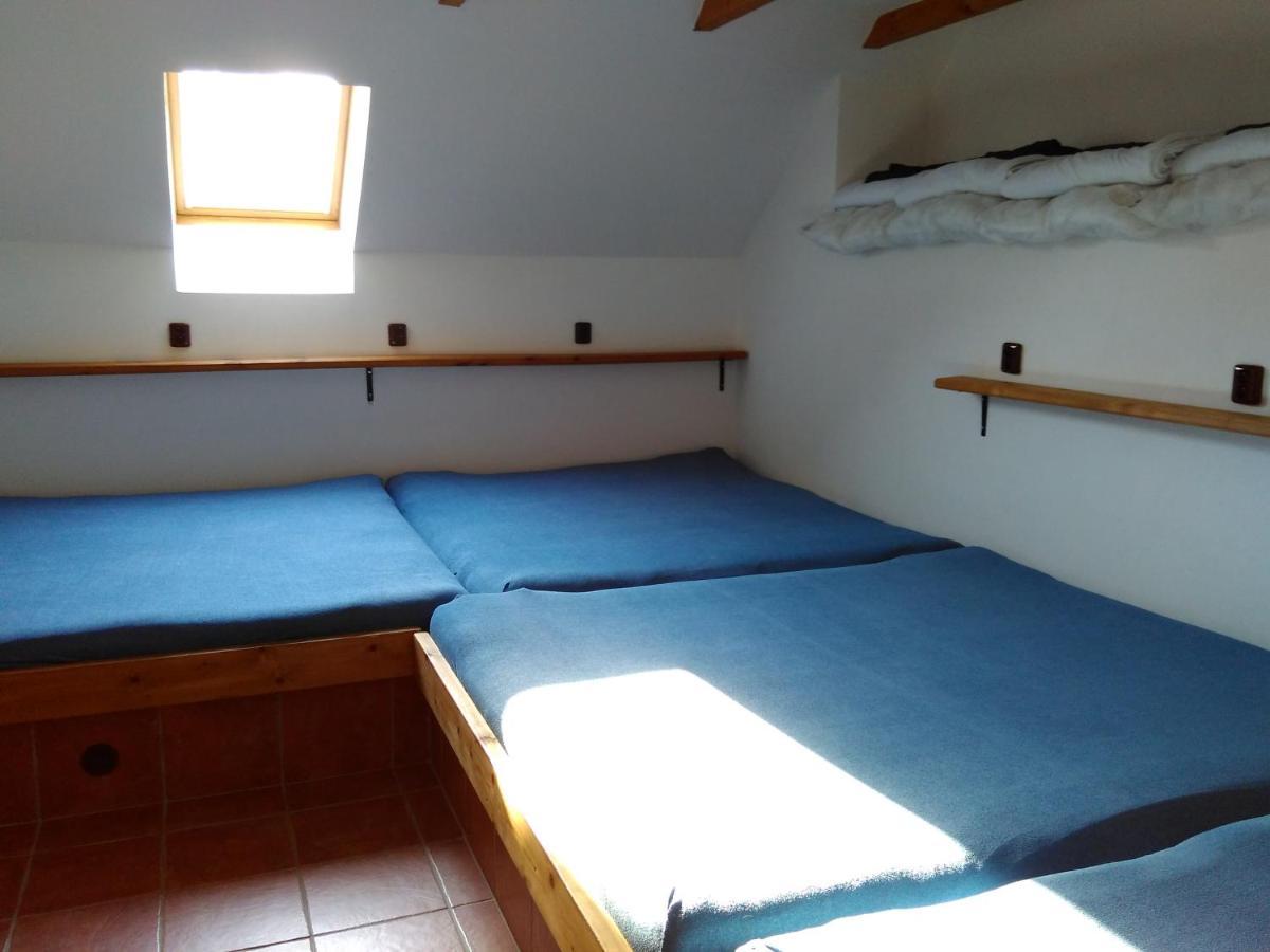 Apartman Na Farme U Koni Milesov Buitenkant foto