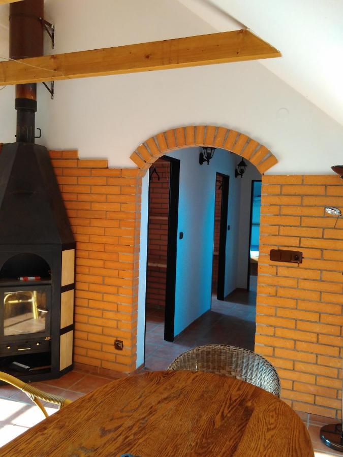 Apartman Na Farme U Koni Milesov Buitenkant foto